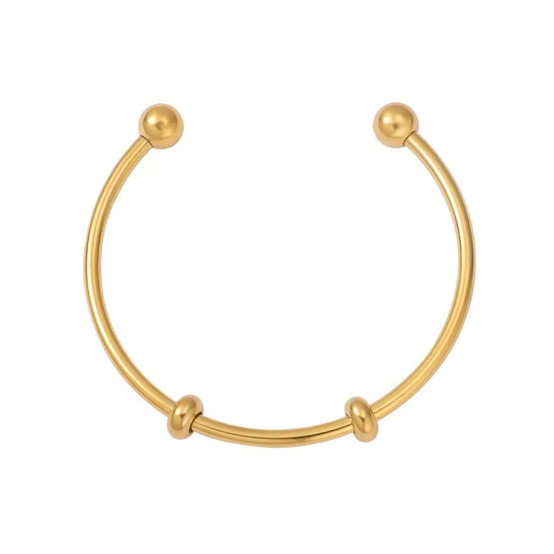 Mae Cuff